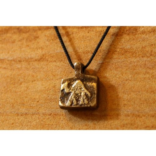 THE CAMEL NECKLACE